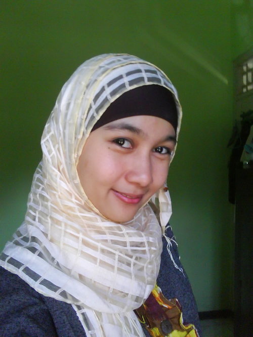 simple hijab and simple make up