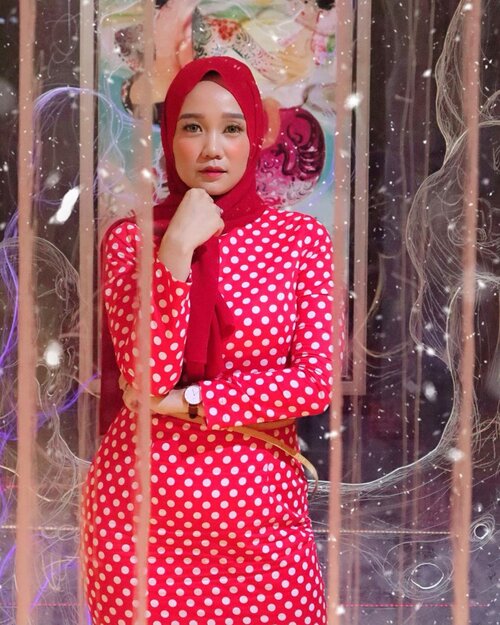 Darling, look how much you’ve grown. Just keep your heels, head and standards high. Happy weekend instafriends! 🥳..#clozetteid #chicwish #hijabfashion