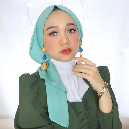 Today is the opportunity to build the “tomorrow” you want! Monday, slay the goals girls 😘....#clozetteid #hijabstyle #modestfashion