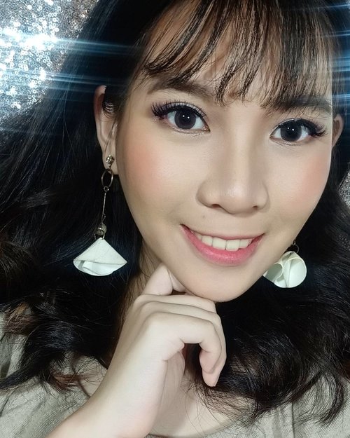 Eyelashes & lip color, makes huge different .. 😆😆. Which one do you prefer? 😆😆😃💖💖.
.
.
.
.
.
.
.
.
.
#indobeautygram #makeup #eyeshadow #beautybloggerindonesia #clozetteid