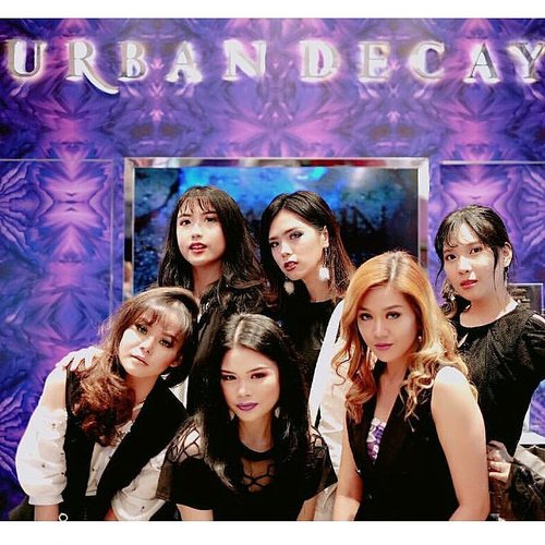 Still about yesterday w/ @urbandecaycosmetics  @rahadianms  #UDindonesia . Thankyou so much for having us !!! 😍😍😍💖💖💖💖. Congratulations once again for the new Urban Decay Store @ Mall Kelapa Gading 🙆💖.
.
.
B/Vlogger friends : .
@deahamdan @brancyflorencia @jeanmilka @heyyyfel @veronikajane .
😘😘😘💖💖💖💖💖.
.
.
#udindonesia #urbandecay #urbandecaycosmetics #makeup #charisceleb #charis 
#beautybloggerindonesia #beauty #makeup #highlighter #rosegold #beautyblogger #clozetter #indobeautygram #beautyvlogger #beautyvlog #makeup #makeupinspiration #featuremakeup #featureme #beautyinfluence  #bloggermafia #beautyblogger #beautyvlogger #ivgbeauty #clozetteid #indobeautyinfluencer #indobeauty #bvloggerid