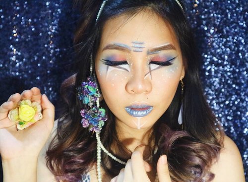 "Free spirit" makeup look 💙.
Is on my Youtube 💖💖💖💖
.
.
All products by @lagirlindonesia .
Eyelashes by @lilomuaeyelashes .
.
.
.
.
.
.
#indobeautygram #beautyblogger #beautyvlogger #nyxcosmetics #nyxcosmeticsid #nyx #makeup #makeupjunkie #ibv #ivgbeauty #indovidgram #eyeshadow #lips #looks #makeupinspiration #makeupinspo #benefit #makeuptutorial #indobeauty #indobeautyinfluencer #beautyinfluencer #clozetteid #beautynesiaid #beautynesia #beautynesiamember @bvlogger.id