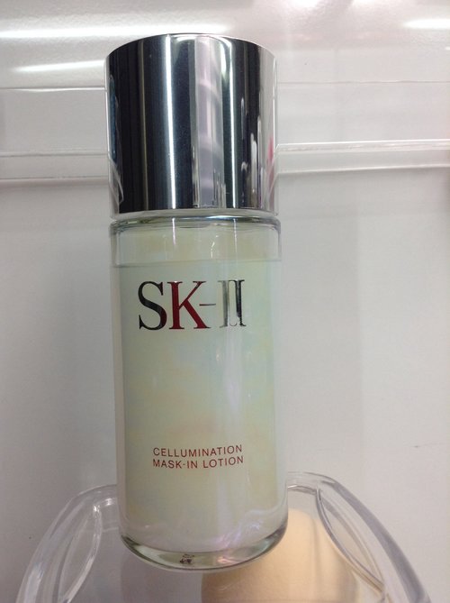 In love with Sk-ll products especially this. It has a soft pleasant smell, it's just like a leave on mask that doesn't have to wait to remove. It brighten and restore radiant of my complexion. Must have!