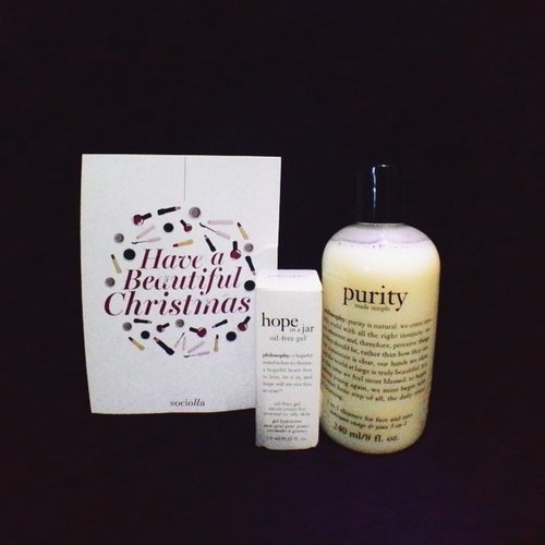 These babies from #sociollagiveaway just came: Philosophy Purity and Hope In a Jar Oil-Free Gel 😍They knows me well, since I've been curious about this brand and I ran out of my current cleanser and I need a decent moisturizer for my oily skin 😆Thank you, @sociolla!#clozette #clozetteid