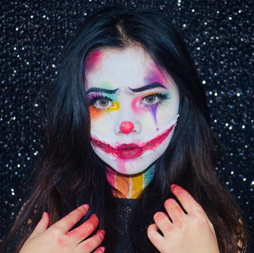 Halloween makeup collaboration with my girl gang! @indobeautysquad 🖤 #diFACEbeauty #makeupbydifa #gengbvlog
•
🤡 Clown Makeup 🤡
1. @amandasmess
2. @yuliafirstian
3 @laveniaoldriana
4 @difacebeauty
5 @ratristry
6 @waiwdntiyy
7 @onie_callista
8 @lidyaagustin01
9 @tiaranab_
・・・
#IBSTOOCUTETOSPOOK #halloweenmakeup 
#halloweenmakeupinspiration #halloweenmonth #spooktober @indobeautygram #indobeautygram #bvloggerid #indobeautysquad #beautyvlogger #beautybloggerindonesia #indomakeupsquad #setterspace #beautygoersid #beautychannelid #100daysmakeupchallenge #bunnyneedsmakeup #hypnaughtymakeup #wakeupandmakeup #makeuptutorialsx0x #clozetteid #clozette