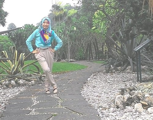Hareem pants untuk jalan-jalan di Kebun Raya Bogor oke juga..ga gerah sama sekali..
#COTW #harempants #outing #LesFemmesShoes