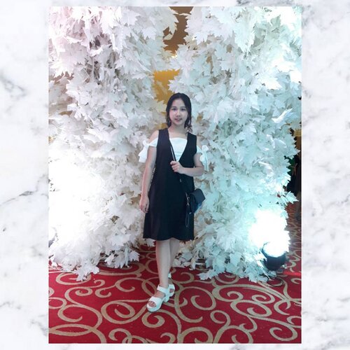 ☻
.
.
.
#clozetteid#ootd#minidress#girl#outfit#weddingparty#monochrome