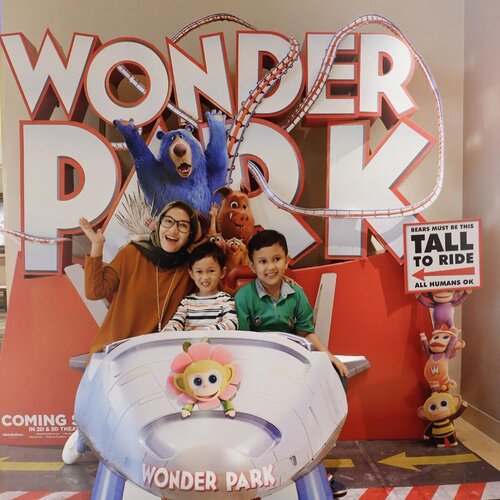 Wonder Park Movie👩‍👦‍👦..Siang tadi bersama Mas #KeenanAlief dan adek #DastanNadhif kenalan sama June, Boomer, Greta, Steve, Cooper and Gus and Peanut pemeran Wonder Park Movie..Value yang saya ambil dalam film ini adalah, bahwa dunia anak itu penuh dengan imaginasi, dan peran orangtua adalah mendampingi dan mengarahkan anak agar memiliki imaginasi yang positif..Nah, buat para moms bisa lho mengajak putra putrinya menyaksikan Wonder Park Movie yang akan ditayangkan serentak di theater kesayangan moms pada tanggal 13 Maret 2019 ya.. jangan sampe ngelewatkan film ini ya moms..@uipmoviesid @clozetteid #WonderParkID #WonderParkxCID #ClozetteID #momandson #momandkids #momslife #moviedate