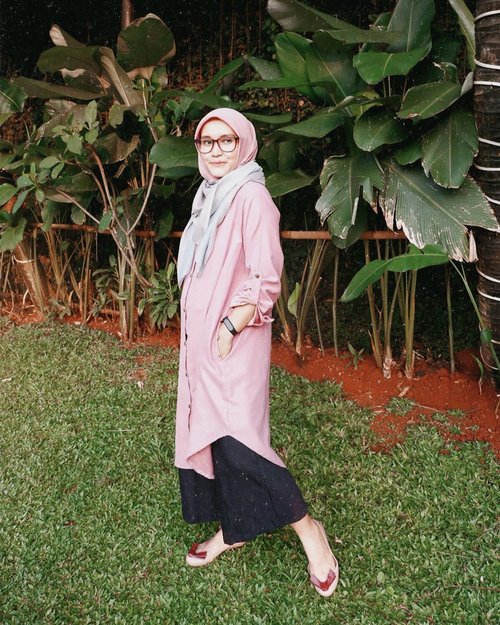 Good Morning.. Happy first day on March ❤️..#ellynurul #smile #wishes #welcomemarch #happyness #blessed #ootdellynurul #ootd #ootdhijab #clozetteid #momlife #momblogger #bloggerperempuan