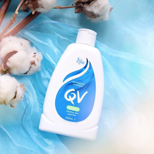 My new favorite body wash from @qvskincareid 💙Karna body wash ini bebas dari sabun, parfum dan bahan-bahan yang membuat kulit jadi iritasi. Dan juga body wash ini ngelembapim kulit banget & cocok di pake ke semua area tubuh#qveveryday #qvbloggergathering