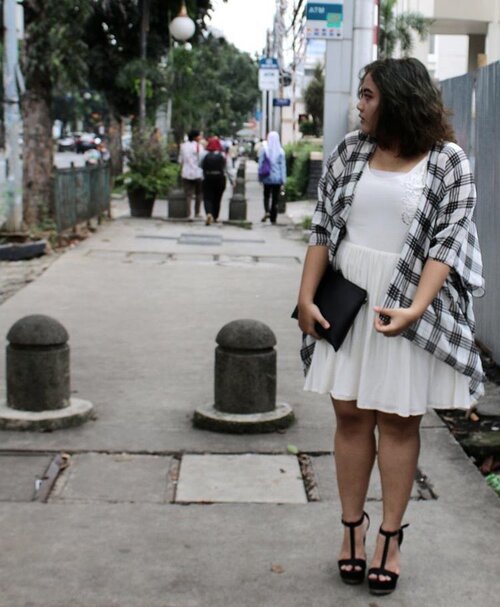 Wonder why I rarely use dresses anymore ... ❤ #ANJANIDEE || 📷 : my personal photographer @ohsojasmine 😂

#ClozetteID #ootdasean #ootdindo #ootd #lookbook 
#lookbookindonesia #fashion #fashionstyleindo 
#fashionblogger #chictopiastyle #blogger
#wiwhotlook #wiwfb #wiwt #whatiwore #streetstyle #looksootd #plussize #plusfashion 
#plussizeindo #psblogger #bodypositive
#effyourbeautystandards #ootdbigsize #plussizefashionista