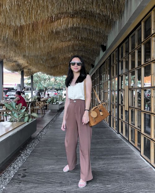 I'm not sure how long since I look as relaxed and care-free as I did in this picture #ScrewYouCorona⁠
-⁠
-⁠
-⁠
#TheJackieOfAllTradesBlog #bloggerindo #minimalismindonesia #gramslayers #shotzdelight #moodygrams #ootd #stylediary #pursuemepretty #clozetteid #lifestyleblogger #bloggervibes #liveunscripted #visualcrush #theeverygirl #lookoftheday #stylestalker #asianootd #pursuepretty #ggrepstyle