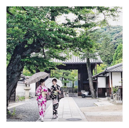 Kyoto radiates that certain historical vibes I can’t not love 🎋⛩
•
•
#darlingplaces #babeswhottavel #dametraveler #wearetravelgirls #babeswhowander #globelletravels #explorekyoto #exploretocreate #borntoroam #shotoniphonex #iphoneonly #shetravelz #ladiesgoneglobal #travelandlife #travelbug #kiyomizudera #traveldiaries #inspiringwanderers #clozetteid