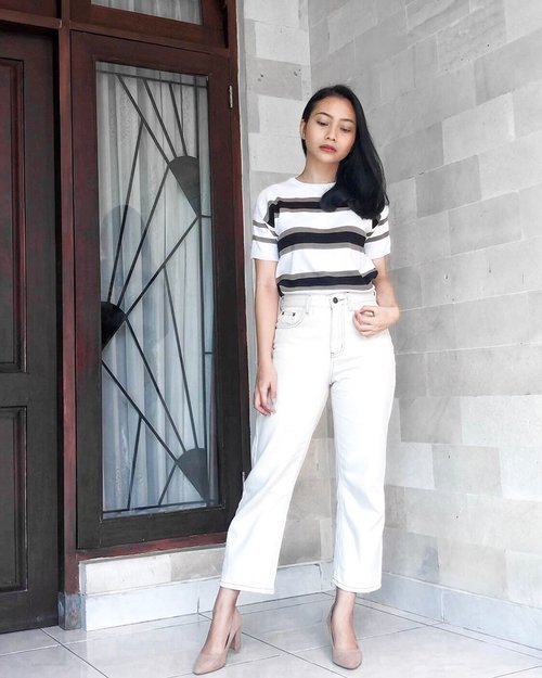 “ANOTHER white clothes?” asked Mom when I picked yet another white piece to purchase. #canthelpit
•
•
#bloggers #blogging #bloggerlife #bloggerstyle #fblogger #styleblogger #summeroutfit  #TheJackieOfAllTradesBlog #bloggerindo #minimalismindonesia #gramslayers #shotzdelight #moodygrams #ootd #stylediary #pursuemepretty #clozetteid #lifestyleblogger #bloggervibes #liveunscripted #visualcrush #theeverygirl #lookoftheday #stylestalker #asianootd #pursuepretty #ggrepstyle