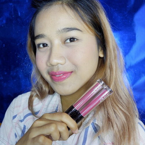 My favo lippen nih sekarang!
.
Akhirnya bisa cobain lip seriesnya @lookecosmetics yang shade Thalia & Luna. Pertamakali coba shock banget sih, karena ini awet banget seharian dan enggak menggunpal di end of the day!!!😍
.
Warnanya ps banget dikulit aku, dan pilihan warna warna yang lain itu lho. Cantik banget!!! .
Sebab lain aku suka sama ini? Cek ke blog post terbaru aku ya 😍 di link yang ada di bio
.
#LifePerfectly #PesonaCantikAlami #AvoskinAtJXB #HolyLipSeries #CelebretingTheNewYou #LookeAtJXB #clozetteid #makeup #lipcream #lipswatch #beautiesquad #beautybloggerindonesia #indobeautysquad #bloggerceriaid