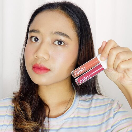 Lip cream lokal baru lagi nih🌸

sebenarnya @raikubeauty punya 13 shade yang bisa dipakai untuk blush on atau eyeshadow, tapi aku kebagian nyobain dua warna, yang aku banget.  Warna Red Cherry itu merah magenta yang fresh banget, kalau pake ini pas gak pake makeup / pas makeupnya tipis jd effortless abis.

Trs kalau yang Queen Debbie sih warna on the go semua orang ga sih? Agak cokelat brick gitu. Kekinian banget. Foto di slide pertama itu aku ombre kedua lip cream, jadi cakep banget kan.

Lip cream ini mengandung Argan Oil dan Vitamin E jadi enggak bikin bibir kering. Udah gitu ada UV Filternya yang bisa lindungin binir dari sinar matahari.  #raiku #raikulipcream #clozetteid #makeup #beauty #lipswatch #lipcreamlokal #indobeautysquad #beautiesquad #beautybloggerindonesia #bloggirlsid