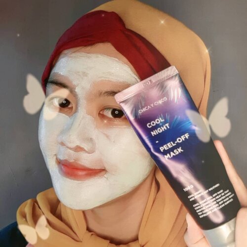 Review CHICA Y CHICO - Cool Night Peel Off Mask 🌜

Aku lagi suka banget nih sama salah satu Peel Off Mask dari @chicaychico_official pertama kali pakai langsung jatuh cinta dan ga mau pakek Peel Off yang lain 💞

Claims dari Peel Off Mask ini "Soothes skin, Tighten pores, exfoliate skin and remove out skin impurities" and dusts.

Teksturnya seperti pasta gigi berwarna hijau kebiruan dan memiliki aroma mint, mudah dibaur kan di wajah karna teksturnya yg mirip seperti pasta.

Bisa di diamkansetelah kurang lebih 20 menit dan masker akan mengering lalu bisa dikelupas, untuk Peel Off nya pun tidak terasa sakit seperti masker pell off kebanyakan 😝

Karna memiliki sensasi dingin harus banget menghindari memakai di area mata secara berlebihan (perih beneran pertama kali pakek 😂) Hasil akhir, wajah kita akan terasa segar cerah dan lembut seperti kulit bayi 😍 dan juga dapat mengangkat Sel kulit mati juga komedo-komedo putih diwajah 😘

Oh iya hebatnya lagi ga mesti dibilas lohh, praktis kan hohoho

#ClozetteID
#reviewsilta
#chicaychico #peeloffmask #sociolla #skincare #skincareaddict #skincaresilta #indobeautyvlogger #indobeautygram #indobeautysquad #BeautyInfluencer #beautybloggerindonesia #Beautiesquad #plgbeautyblogger #palembangbeautyblogger