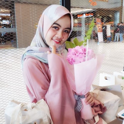 Thank you for the flower bouquet, so beautiful the bouquet @sititantih ❤Color the flower bouquet is the same as my clothes, baby pink 💗#clozetteID