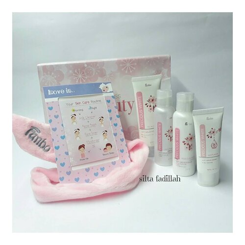 Pastinya udah penasarankan sama Fanbo Precious White Skincare Series!? Pasti dong ya 😄😄
Yappp karna Fanbo ngeluarin Skincare series yang cute banget dan packaging yang dominan berwarna pink sakura girly gitu 🌸
pasti itu akan membuat kita penasaran dengan keunggulan dan hasil yang di berikannya 🦄

Untuk informasi yang lebih lanjut tentang produk terbaru @fanbocosmetics kalian bisa cek di blog aku bit.ly/Fanbo2-silta atau bisa klik link di bio 😆😆
•
•
#preciouswhite 
#effortlessbeauty #Beautiesquad #BeautiesquadxFanbo #FanboCosmetics 
#plgbeautyblogger #Clozetteid #lifestyleblogger #blogger #beautynesiaid #beautynesiamember #makeupreview #plgbeautyblogger #beautybloggerpalembang #palembangbeautyblogger #indonesiabeautyblogger #beautybloggerindonesia