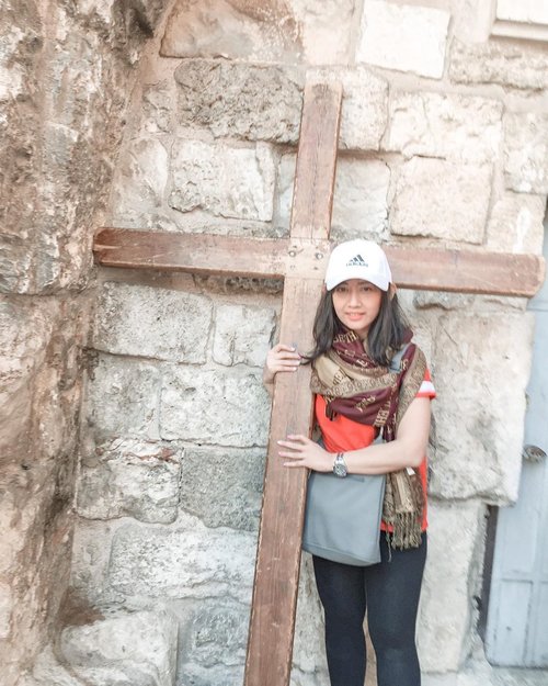 Blessings to all on this Good Friday. On this day we’re remembering Jesus gave his life for us.⁣
⁣
This is Church of the Holy Sepulchre, the place where Jesus was crucified, buried and resurrected. The place also known as Golgotha.