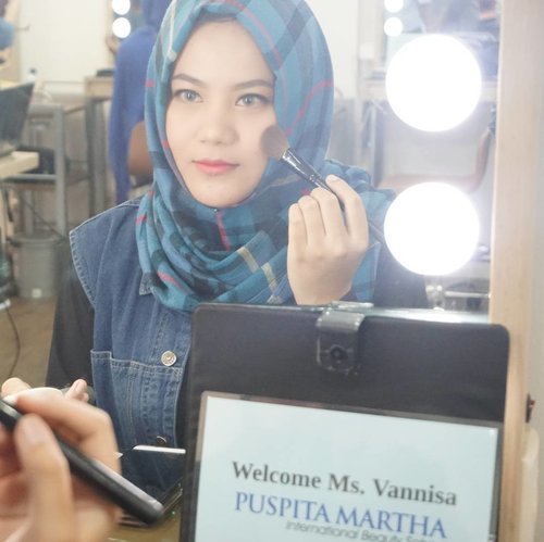 Attending private makeup class with Puspita Martha International Beauty School💄.Thank u @womanblitz for having us 💋💕..#clozetteID #SBYBeautyBlogger  #BeautyBloggerID #Beauty #Makeup #BloggerLife