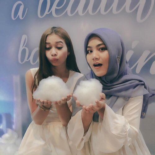 Salah satu alasan kenapa @senkaindonesia sangat SPECIAL ? Foamnya banyaaaak banget dan lembuuuuttt~ 💙
.
.
#clozetteid #sbybeautyblogger  #bloggerindonesia #bloggerceria #bloggerperempuan #indobeautysquad  #influencer #beautyinfluencer #surabayainfluencer #surabayablogger #influencersurabaya  #indonesianbeautyblogger  #bloggerid #bblogger #bbloggerid #훈녀 #훈남 #팔로우 #선팔 #맛팔 #좋아요 #셀카
#셀피 #셀스타그램 #얼스타그램 #일상 #일상그램 @ Pakuwon Mall Surabaya City