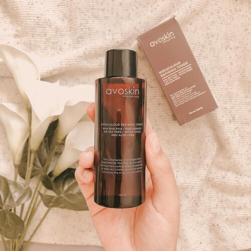 Avoskin Miraculous Refining TonerAnother product from @avoskinbeauty yang sedang aku coba saat ini. Banyak sekali produk dari Avoskin yang sbenarnya ingin aku coba. Salah satunya ya ini toner mereka , yang selama kurang lebih 2minggu ini aku gunakan. Dan perbuhanan yang lumayan signifikan terlihat adalah bekas jerawat yang memudar jauh lebih cepat dr biasanya. Jerawat yang sedang munculpun gamoang terhempas dr wajah, wajah jauh lebih lembut 😍 lebih lengkapnya nanti aku akan share link blogpost dari produk ini yah.. Oiyaaa @avoskinbeauty juga punya diskonan khsusu untuk produk2 mereka. Yukk lgsg kepin IG nya 😘😘..#clozetteid #clozetteambassador