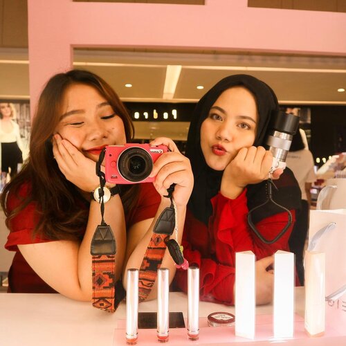 Bersama sis @reginapitupulu 🤣🤣
.
.

#clozetteid #sbybeautyblogger #influencer #beautyblogger #beautybloggerid #훈녀 #훈남 #팔로우 #선팔 #맛팔 #좋아요 #셀카
#셀피 #셀스타그램 #얼스타그램 #일상 #일상그램 #데일리룩 #주말 #훈녀 #훈남 #influencersurabaya #bloggerperempuan