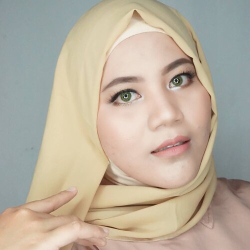 Recreate One of Makeup Look @WardahBeauty for JFW and IFW 2017 💕 Me in Wardah Youniverse Sweet Faithful and I challenge you @gadzotica @girlysaputri to recreate one of this makeup look.. For product details will be up on my blog vannysariz.blogspot.com 💋
#ClozetteID #WardahxClozetteIDReview #WardahYouniverse