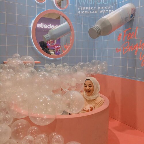 Judulnya mandi didepan umum 🙃🙃🙃 tempat melepas lelah saat di #SurabayaXBeauty2019 kemarin.. Banyak banget booth lucu di sana, jd klo kalian udh capek belanja n muter2 bisa istirahat sambil foto2 di spot2 lucu disana 😚😚..#clozetteid #clozetteambassador #sbybeautyblogger  #bloggerindonesia #beautyinfluencer #surabayainfluencer #surabayablogger #influencersurabaya  #indonesianbeautyblogger  #bloggerid #bblogger #bbloggerid #훈녀 #훈남 #팔로우 #선팔 #맛팔 #좋아요 #셀카#셀피 #셀스타그램 #얼스타그램 #일상