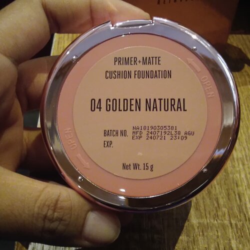 Yeay, akhirnya bisa nyobain cushion-nya @lakmemakeup Pilihan saya shade Golden Natural yang lebih cocok dengan skintone. Jujur, baru nyobain sekali sih. Rencananya mau kucoba lagi sekaligus review lebih lengkap di blog maupun YouTube. Teman-teman ada yang udah nyobain cushion-nya Lakme ini? ....#Clozetteid #Lakme #Cushion #MakeUpCollection #beautiesquad #MalangBeautyCommunity #malangbeautyinfluencer