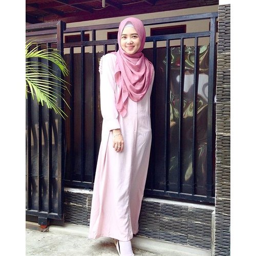 I always love to wear the shades of pink 💕 #clozetteID #ClozetteAmbassador #fashionmodesty #ootd #wiwt #hotd #outfit #dailyoutfit #hijabcovered #chestcoveringhijab #hijabstyle #hijablook #hijabstreet #streetstyle #instafashion #instagood #instamood #instadaily #dailyoutfit #all_shoots #hijabpop #chichijab #moslemfashion #style #pictoftheday #bestoftheday #selfpicture #tapfordetails