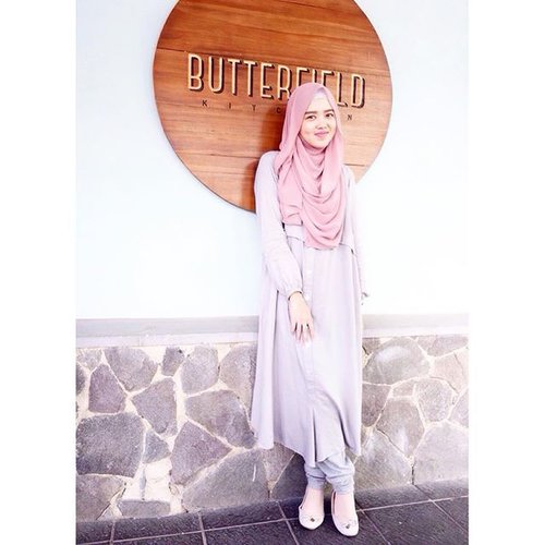 One Fine Day at @butterfieldkitchen ...Wearing Tunik Dress from @kishikaia ❤️❤️❤️ Nuhun teh @kavitarezi 😘 #ootd #hijabdaily #hijaboutfit #clozetteid #clozetteambassador #tapfordetails #butterfieldkitchen