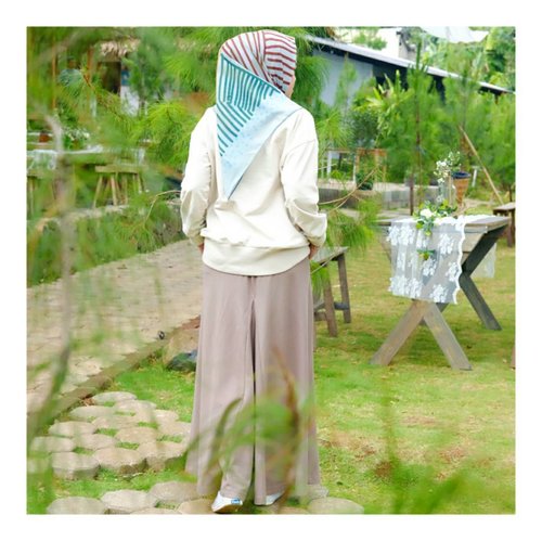 🌾🌿🌾🍃🌾🌿 ..Sweater,Skirt and Shawl from @maima.indonesia 💛#larasatiiputristyle #ootd #hijabstyle #hijabdaily #clozetteid #clozetteambassador