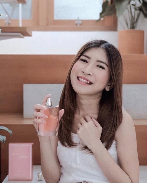 I really like the perfume from @lancomeofficial , because every time I move around it will make me feel more confident with a long-lasting fragrance 💕...#lancome #lancomeparfum #beautybloggerindo #bdgbeautyblogger #bandungbeautyblogger #ootdstyle #style #styleblogger #fujifilmxt20 l#ggrep #clozetter #clozetteID #tribepost #fashionblogger #bloggerstyle #bloggerfashion#bloggermafia #ootdfashion #ootdstyle #influencer #influencerstyle #charisceleb