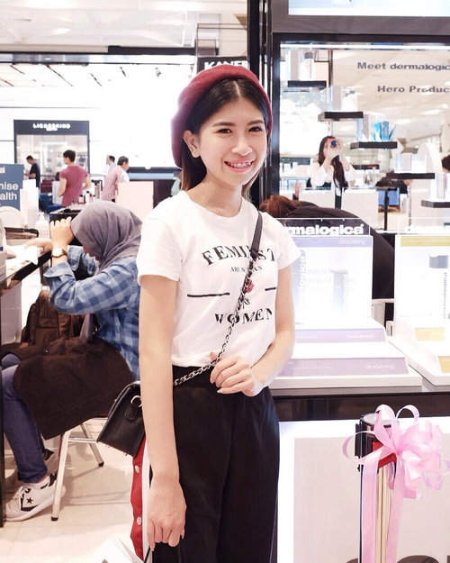 Congratulation for Grand Launching New Counter @dermalogica_indonesia at SOGO @pvjofficial Bandung. In this event I tried "Skin Bar Class" and the result I really like it because my skin feels fresher and shine after using the product from @dermalogica_indonesia 🖤...#dermalogica #dermalogicaindonesia #dermalogicaskincare #skincare #treatment #kesehatankulit #beautybloggerindo #bdgbeautyblogger #beautybloggerindonesia #bandungbeautyblogger #ootdstyle #style #styleblogger #fujifilm #fujifilmxa5 #ggrep #clozetter #clozetteID#fashionblogger #bloggerstyle #bloggerfashion#bloggermafia #ootdfashion #ootdstyle #influencer #influencerstyle #charisceleb #indobeautygram