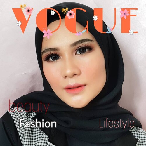 Udh cocok belum nih ? Gpp halu dikit ya, siapa tau nanti jd kenyataan 😂#homakeupstory #magazine #majalah #voguemagazine #voguechallenge #vogue #voguecover #magazinechallenge #lfl💛 #fff #clozetteid #clozette #photochallenge #photoediting