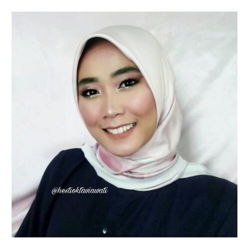 Makeup barbie ala-ala tapi ngga jadi karna kurang bulmat bawah dan banyak kurangnya wkwk....No cukur2 alis yaaaww.. 👧Talent : @ekaasusilawatiiNext apa lagi ya beb ??? #homakeupstory #makeuplook #makeuplover #makeuptransformation #makeupartist #makeupandwakeup #makeupaddict #makeupjunkie #motd #makeupideas #clozette #clozetteid #inspirationmakeupwr #makeupandalan #caramakeup #makeupbarbie #pinkmakeup