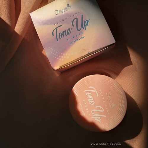 REVIEW @jacquelle_officialTone up powder shade delight udah up nihh di www.khhrnisa.com~ yuk linknya udah di bio yuuuk❤️ #Clozetteid #makeupuccinoxjacquelle #bandungbeautyblogger