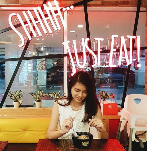 Feb 5, 2018
A few days ago, #CharisCeleb was invited to @cupbopindonesia at Central Park Mall, to try their menu 💕
.
What a cozy place 😍
Have you try it ? Don't forget to pay a visit and try 'em hihi.
It tastes good tho 😋
.
Thanks @charis_official @charis_official ❤️
#charis #cupbop #grandopening #clozette #clozetteID #beautiesquad #setterspace #beautybloggerindonesia #beautybloggerid #bloggerceriaid #bloggerceria #kbbvmember #sociollabloggernetwork #vsco #vscocam