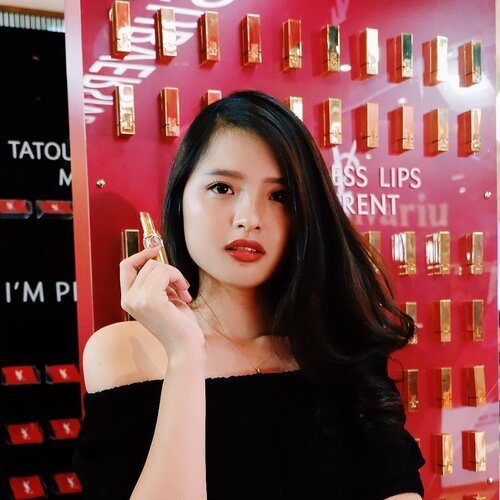 Aug 25, 2019Ga pernah pede pakai red lips untuk jalan". But hey, I think this color suits me well 💋Iya maaf itu yang aku pakai @yslbeauty Rouge Volupte Shine yang shade 102, yang aku pegang beda lagi ya 🙈Tp btw Rouge Volupte Shine teksturnya enak bangettt. Glides smoothly on the lips gitu 😍#IBSxYSL #YslBeautyID #YSLBeauty #EndangerMeRed @indobeautysquad