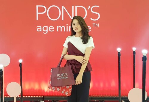 Apr 20, 2019I'm attending @pondsindonesia x @beautyjournal event today 💕Aku dan temen" lain ikut beauty class natural make up look with @tynakannamirdad. Seru banget deh 👌Selain dapet ilmu baru, kita juga bisa foto" di photobooth yang udah disediakan. Acaranya sampai besok loh, jangan lupa join ya. Pssttt kalian bisa beli tiket on the spot 😍#BeautyJournalxPonds #NeverStopGlowing#KartiniMasaKini