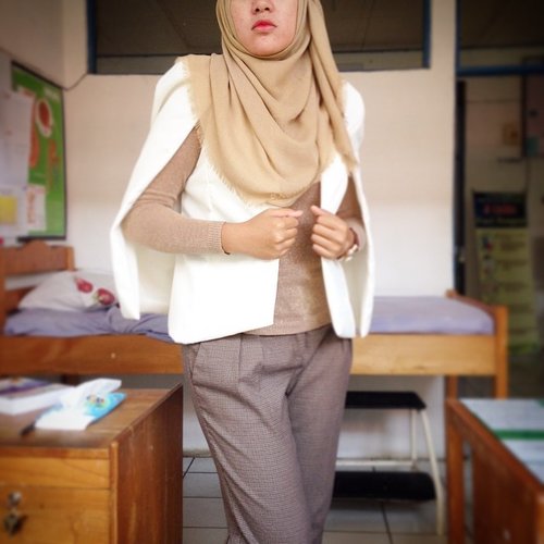Blazer cape from @marelineroom Pants by @mango Ignore my messy workplace#ootd #outfitoftheday #lookoftheday #wiwt #whatiworetoday #hotd #hijabi #hijabers #hijabchic #hijabfashion #lookbook #lookbookNU #ClozetteID