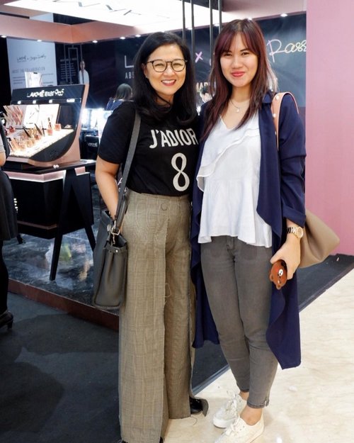 Today’s event with Herworld Indonesia and Laxme, meet up with my fav editor in chief @shanticawarman 💐
.
#laxmexanggierassly #byebyebadbrows #marbleousbrows #stylingtrendsetters #hwevent #timetravel #youdeservetobehappy  #workwithhappy #playwithhappy #neverstopplaying #dearbeautylove #clozetteid #zilingoid #lookbookindonesia #ootd #popbelaootd #changedestiny #daretobedifferent #borntolead #ajourneytowonderland #like4like #december #2018