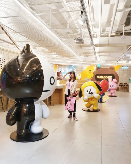 .New member of BT21 💜.#timetravel #wheninseoul #iseoulu #bt21 #linefriends #ktoid #autumn #youdeservetobehappy #workwithhappy #playwithhappy #neverstopplaying #dearbeautylove #clozetteid #zilingoid #neverafraid #changedestiny #daretobedifferent #borntolead #ajourneytowonderland #october #2019