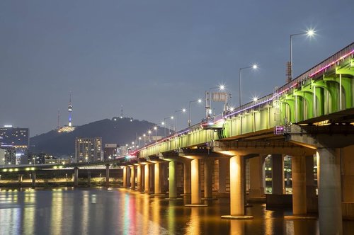 .Jamwon Hangang ParkThe view of the bridge and Namsan Tower is beautiful 🌌 #visitkorea later #ourheartsarealwaysopen .Where : 221-124, Jamwon-ro, Seocho-gu, Seoul.#jamwon #hangang #timetravel #summer #seoul #akudankorea #kekoreaaja #ktoid #wowkoreasupporters #summerinkorea #workwithhappy #playwithhappy #neverstopplaying #dearbeautylove #clozetteid #loveyourself #speakyourself #neverafraid #changedestiny #daretobedifferent #ajourneytowonderland #like4like #august #2020