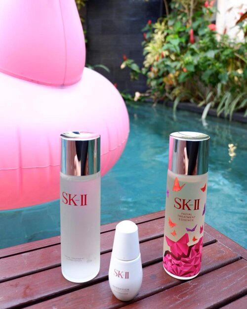 Travelmate
.
Liburan panas-panasan selain sublock atau foundation, first step di pagi hari dan malam sebelum tidur yang paling penting essence & serum. Thank you @skii_id for protecting and nourishing my skin ⛱
.
#wheninbali #explorebali #balilife #pesonabali #pesonaindonesia #goodvibes #holiday #vacation #playwithhappy #playwithbeauty #nomakeupmakeuplook
#onebottleawayfrom #onebottlechallenge #facethewild #skii #beauty #beautyenthusiast #skincare #skincareroutine #ajourneytowonderland #changedestiny #dearbeautylove #clozetteid #july #2017