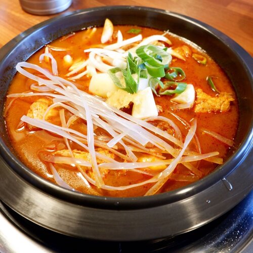 .
Musim dingin di korea, musim hujan di Indonesia enak nya makan yang berkuah dan spicy, kangen banget waktu itu makan spicy korean chicken soup di Hongdae dan tempatnya pas banget di depan nya Blackpink House “okay, me in your area !”
.
Something spicy and healthy, why not?
.
#timetravel #koreanstreetfood #hongdae #spicyfood #visitseoul #akudankorea #kekoreaaja #ktoid #wowkoreasupporters #winterinkorea #workwithhappy #playwithhappy #neverstopplaying #dearbeautylove #clozetteid #zilingoid #foodies #foodporn #foodphotography #foodgasm #loveyourself #speakyourself #neverafraid #changedestiny #daretobedifferent #borntolead #ajourneytowonderland #like4like #february #2020