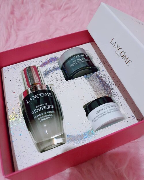 .I know I want itI don't wanna hide pretendingI don't want itCause I deserve it.Sumpah baru tahu ternyata @lancomeofficial ada welcome set nya juga, plus bonus youth activating and eye cream. Formula Gènifique dari Lancome ini berfungsi untuk mencerahkan kulit, mengembalikan kondisi kulit lebih halus dan sehat. Tekstur ringan, segar, dan bebas minyak dengan cepat meresap pada kulit tanpa meninggalkan residu :).#timetravel #lancome #advancegenifique #lancomeid #beautyreview #beautymakeup #beauty #beautyjournal #startwithsbn #moreandmore #workwithhappy #neverafraid #showyourstyle #playwithhappy #neverstopplaying #dearbeautylove #ootd #clozetteid #loveyourself #speakyourself #neverafraid #changedestiny #daretobedifferent #ajourneytowonderland #withgalaxy #january #2021