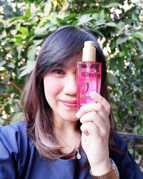 .Dilemma mau potong rambut buat tebas sisa warna tahun kemarin mulai dari ungu berubah ke warna balayage untung pakai @lorealindonesia Elseve Extraordinary Oil  treatment buat rambut berwarna lebih aman dan mudah, hmm selanjutnya warna apa yaa ~.#timetravel #justsharing #loreal #youdeservetobehappy #workwithhappy #playwithhappy #playwithbeauty #neverstopplaying #dearbeautylove #clozetteid #zilingoid #neverafraid #changedestiny #loveyourself #speakyourself #daretobedifferent #borntolead #ajourneytowonderland #january #2020